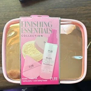 Finishing Essentials Collection (Kit contendo 1 Pó Fixador Solto, 1 Bruma Fixadora de Maquiagem "Ready Glow" e 1 Esponja de Maquiagem Powder Puff